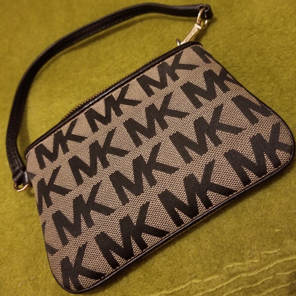 Michael Kors Collection Handbags - SOLD-GIFT IDEA...MICHAEL KORS Coin Wristlet Purse